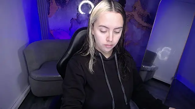 Snapshot of Hela_v chatting on November 8, 12:42 pm Hela v online show from November 8, 12:42 pm