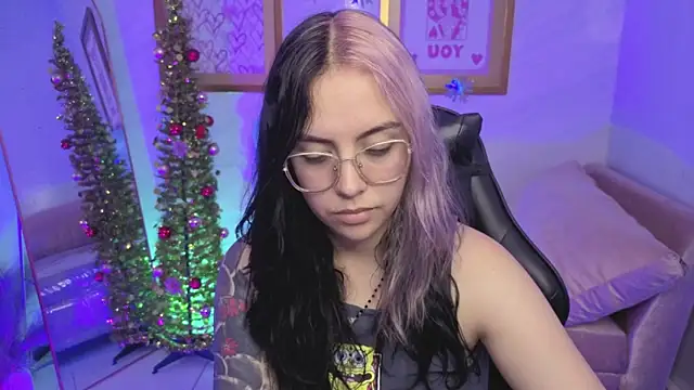 Hela v online show from December 22, 7:58 pm