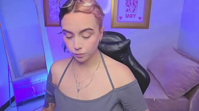 Hela v online show from January 14, 8:12 pm