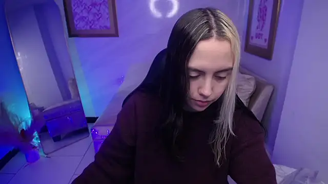 Snapshot of Hela_v chatting on September 22, 1:06 pm Hela v online show from September 22, 1:06 pm