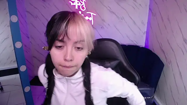 Hela v online show from February 7, 1:08 pm