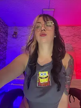 Hela v online show from March 18, 2:30 pm