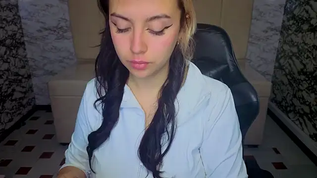 Hela v online show from April 9, 1:06 pm