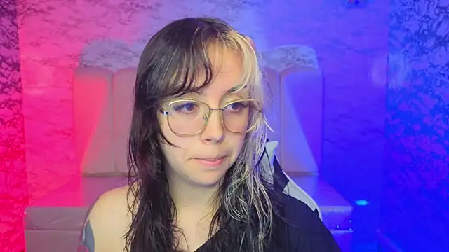 Hela v online show from March 21, 1:04 pm