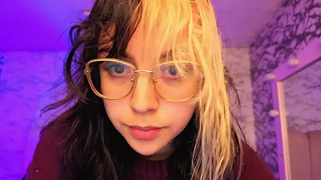 Hela v online show from March 14, 12:11 pm