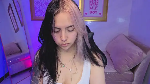 Hela v online show from January 8, 8:04 pm