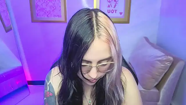 Hela v online show from January 17, 8:12 pm