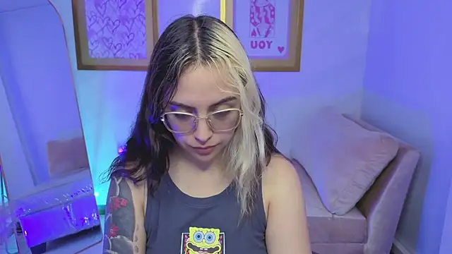 Snapshot of Hela_v chatting on November 25, 7:58 pm Hela v online show from November 25, 7:58 pm