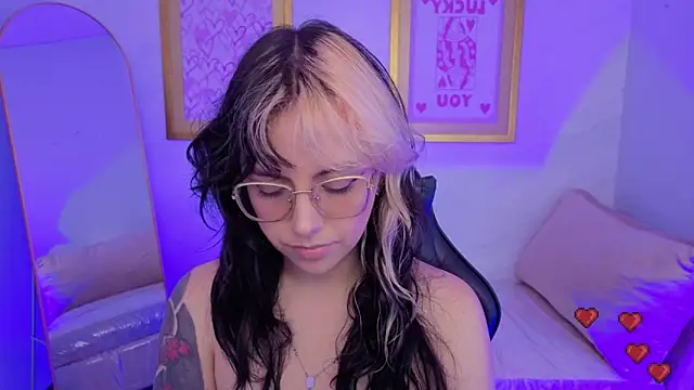 Hela v online show from February 17, 8:06 pm