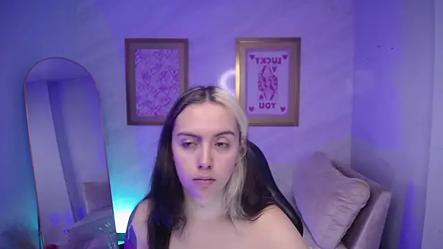 Snapshot of Hela_v chatting on November 14, 8:01 pm Hela v online show from November 14, 8:01 pm