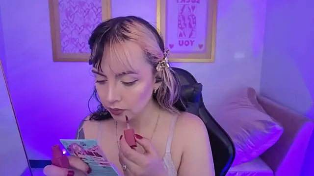 Hela v online show from February 5, 8:04 pm