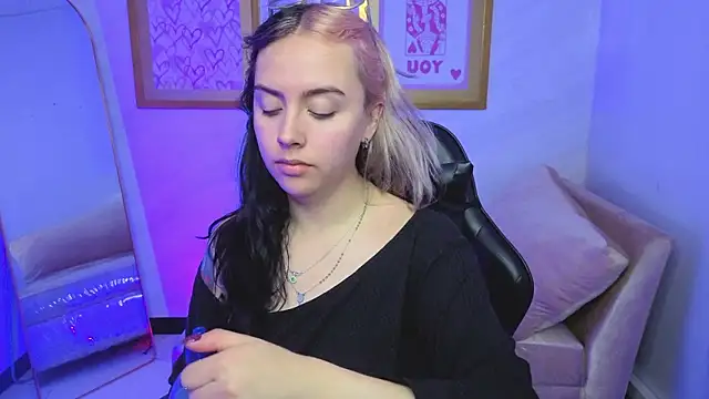 Hela v online show from January 9, 8:05 pm