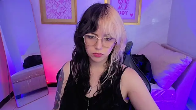 Hela v online show from February 13, 8:09 pm