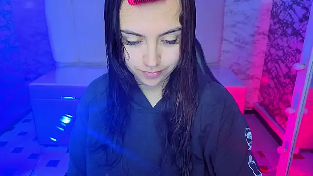 Hela v online show from April 15, 1:04 pm