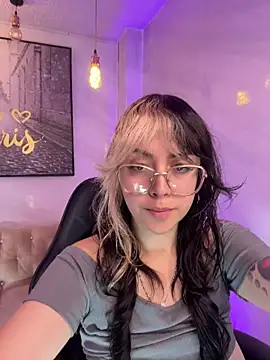 Hela v online show from March 5, 1:30 pm