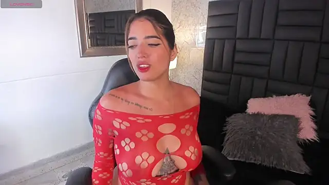 Hanna Vasquez online show from February 18, 9:20 pm