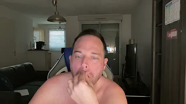 Snapshot of Funnyjul31 chatting on March 14, 4:40 pm Funnyjul31 online show from March 14, 4:40 pm