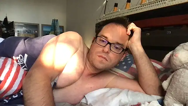 Funnyjul31 online show from May 15, 5:22 pm