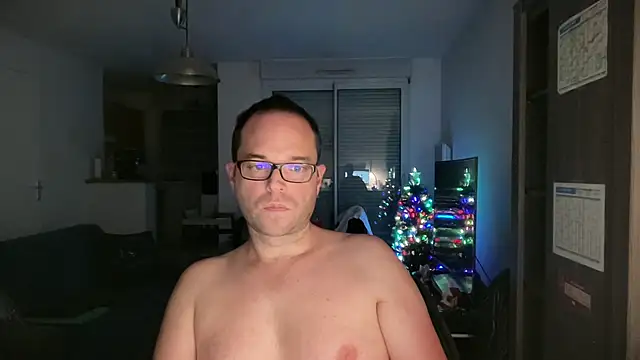 Snapshot of Funnyjul31 chatting on December 3, 5:45 pm Funnyjul31 online show from December 3, 5:45 pm