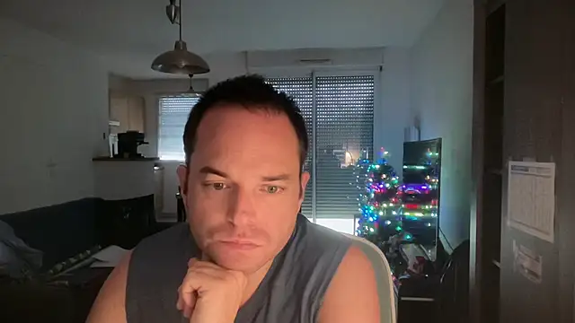 Snapshot of Funnyjul31 chatting on December 20, 1:58 pm Funnyjul31 online show from December 20, 1:58 pm