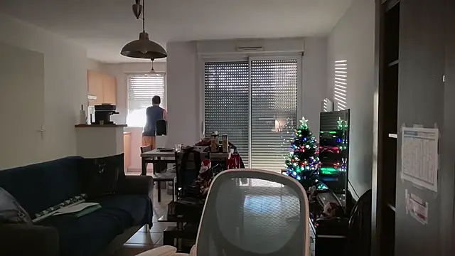 Snapshot of Funnyjul31 chatting on December 21, 3:25 pm Funnyjul31 online show from December 21, 3:25 pm