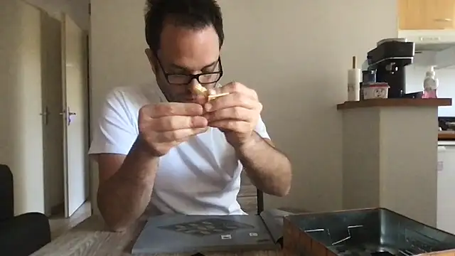 Funnyjul31 online show from April 4, 10:44 am