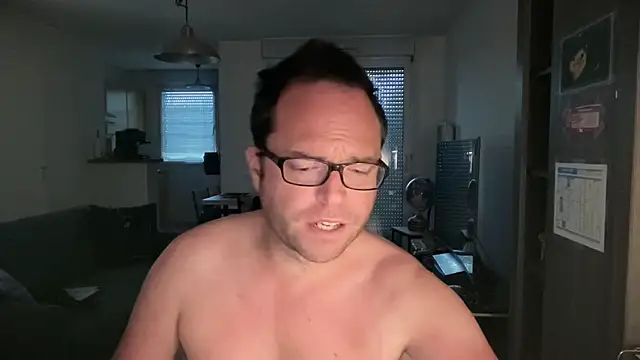 Funnyjul31 online show from March 29, 1:46 pm