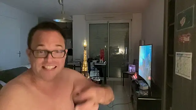 Funnyjul31 online show from April 18, 7:07 pm