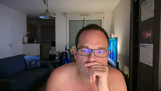 Snapshot of Funnyjul31 chatting on October 26, 5:35 pm Funnyjul31 online show from October 26, 5:35 pm