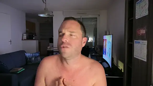 Snapshot of Funnyjul31 chatting on October 15, 5:32 pm Funnyjul31 online show from October 15, 5:32 pm