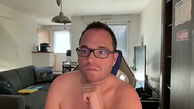 Snapshot of Funnyjul31 chatting on March 16, 3:17 pm Funnyjul31 online show from March 16, 3:17 pm