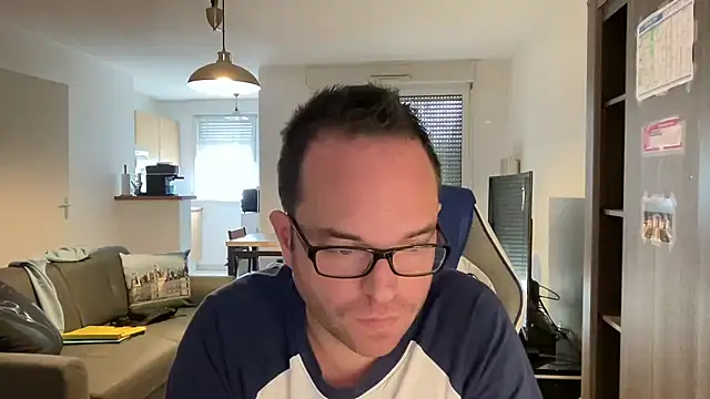 Snapshot of Funnyjul31 chatting on March 22, 10:28 am Funnyjul31 online show from March 22, 10:28 am