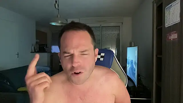 Snapshot of Funnyjul31 chatting on March 16, 6:23 pm Funnyjul31 online show from March 16, 6:23 pm