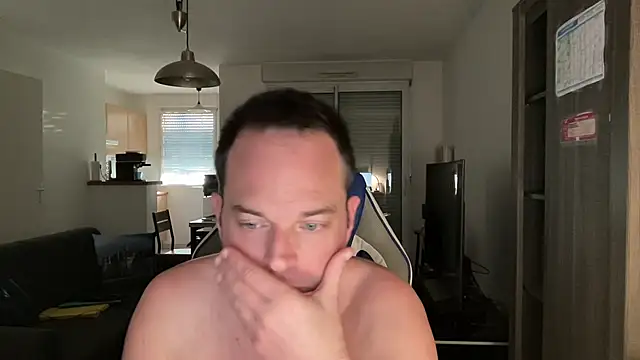 Snapshot of Funnyjul31 chatting on March 21, 5:34 pm Funnyjul31 online show from March 21, 5:34 pm