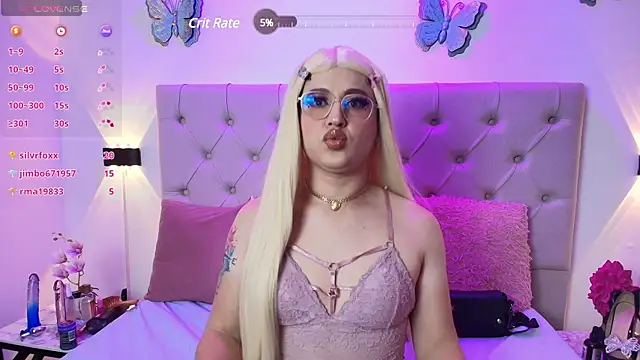 Snapshot of Alyssaa_Hunter chatting on February 18, 1:32 am Alyssaa Hunter online show from February 18, 1:32 am