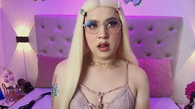 Snapshot of Alyssaa_Hunter chatting on March 5, 9:59 pm Alyssaa Hunter online show from March 5, 9:59 pm