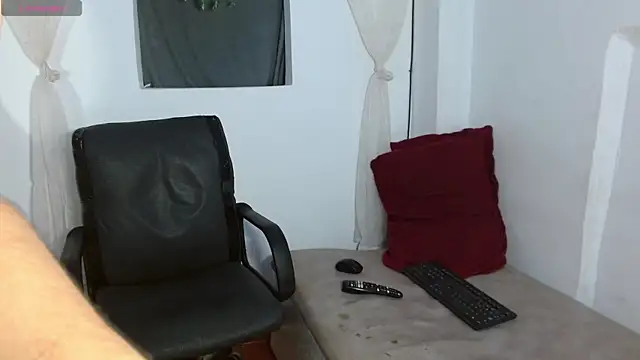 Luna-Naughty online show from November 17, 9:08 pm