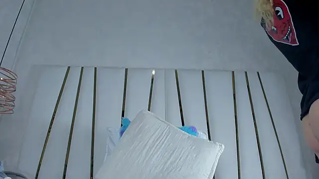 Snapshot of violet_gray_ chatting on September 30, 11:38 am violet gray online show from September 30, 11:38 am