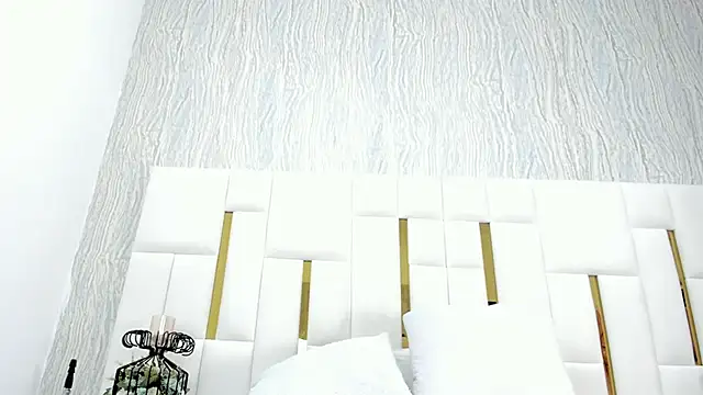 Snapshot of violet_gray_ chatting on March 16, 6:09 am violet gray online show from March 16, 6:09 am