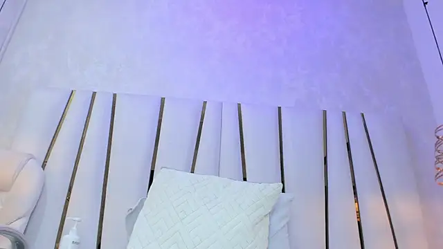 violet gray  online show from May 25, 11:53 am