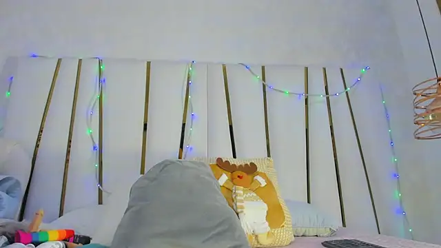 Snapshot of violet_gray_ chatting on November 27, 11:43 am violet gray online show from November 27, 11:43 am