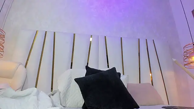 violet gray  online show from March 31, 1:57 pm