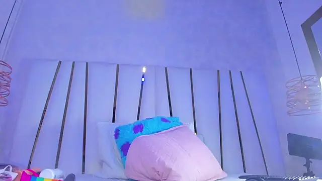 Snapshot of violet_gray_ chatting on October 4, 7:15 pm violet gray online show from October 4, 7:15 pm