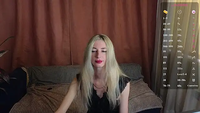 Snapshot of skinnyladyy chatting on June 18, 2:43 am skinnyladyy online show from June 18, 2:43 am
