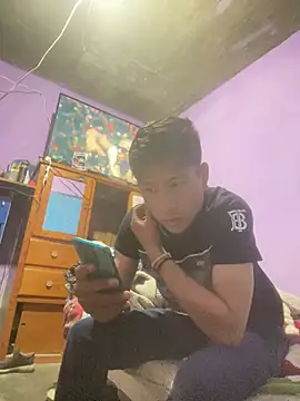 Snapshot of EduardoEspinoza12 chatting on February 19, 8:33 am EduardoEspinoza12 online show from February 19, 8:33 am