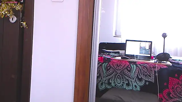 Snapshot of Ju-Hot chatting on February 3, 2:45 pm Ju-Hot online show from February 3, 2:45 pm