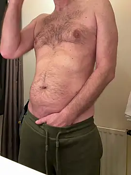 Snapshot of vincent1522 chatting on March 3, 7:03 am vincent1522 online show from March 3, 7:03 am