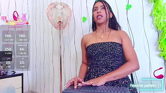 JulianaaHerrera online show from March 18, 11:44 am