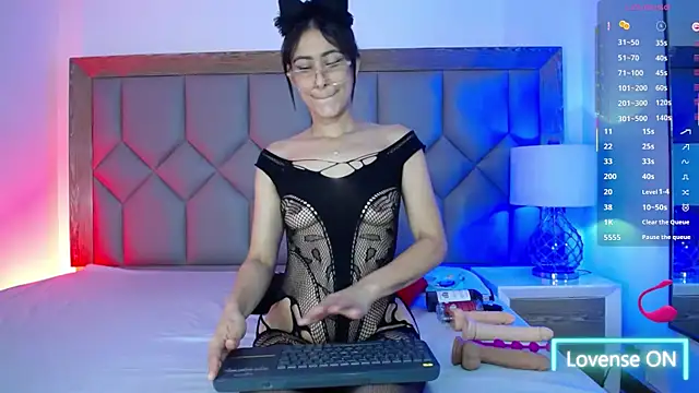 Snapshot of PamelaaPonce chatting on November 6, 1:59 pm PamelaaPonce online show from November 6, 1:59 pm