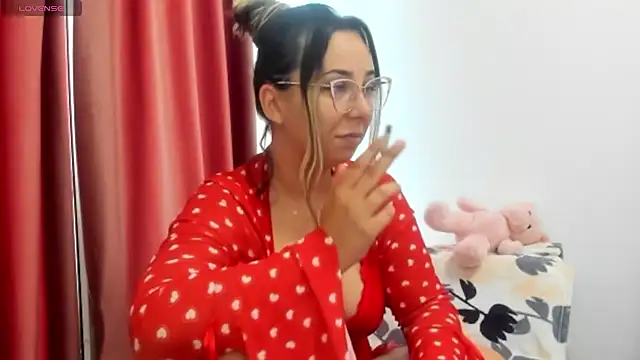 Snapshot of LadyLyanna chatting on July 18, 12:36 pm LadyLyanna online show from July 18, 12:36 pm